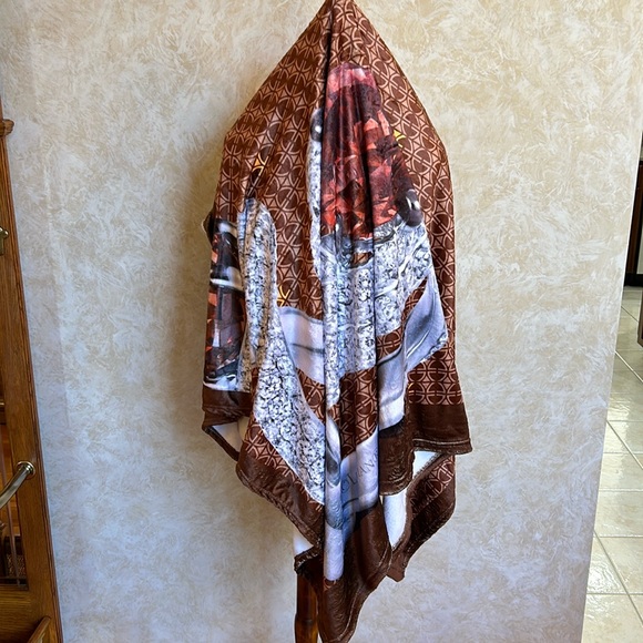 Levian Throw - Picture 5 of 6